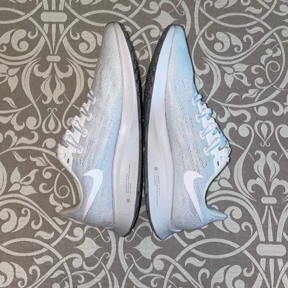 Brand new women white nike shoes - Picture 9 of 13